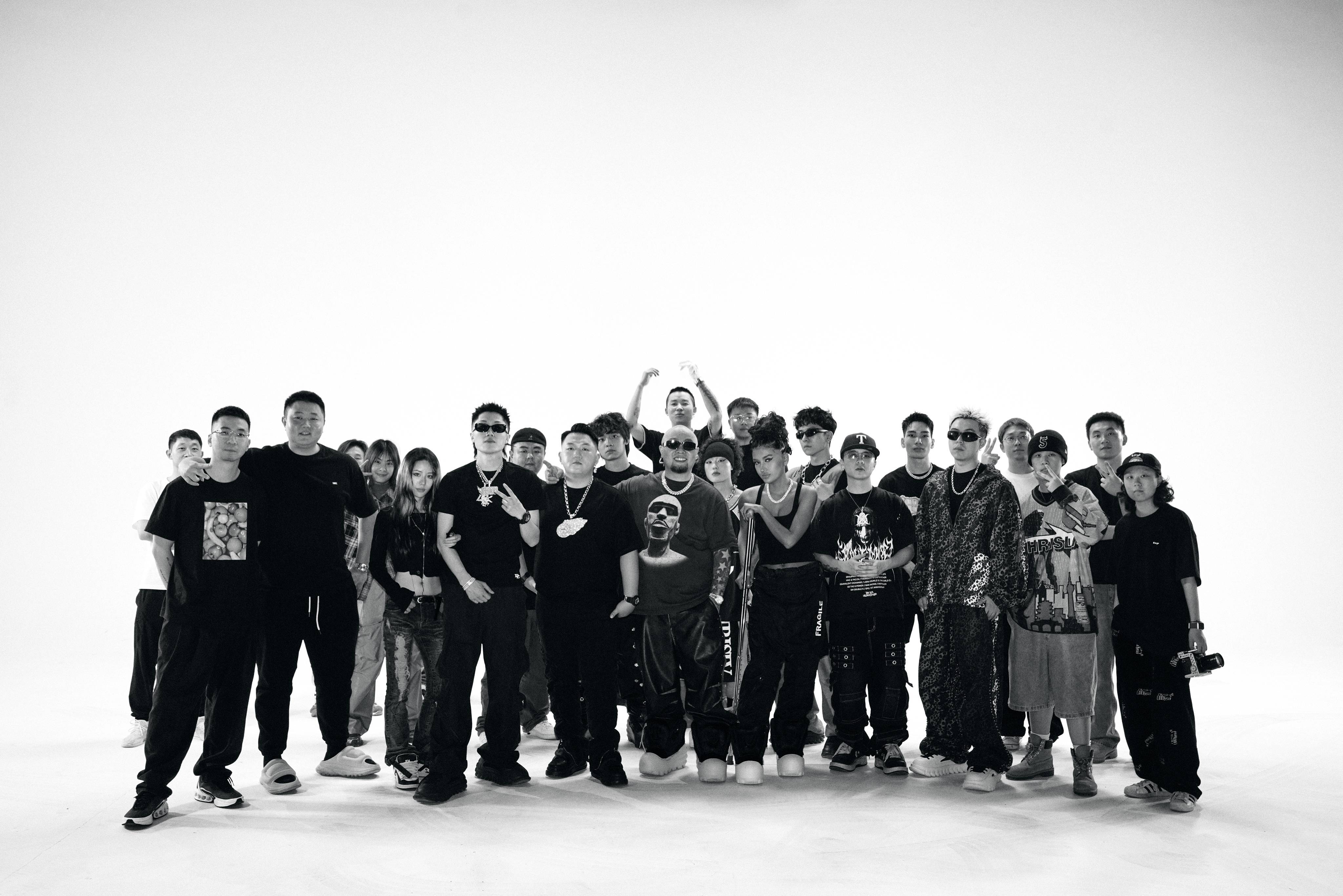 group-11-start-show-img-0