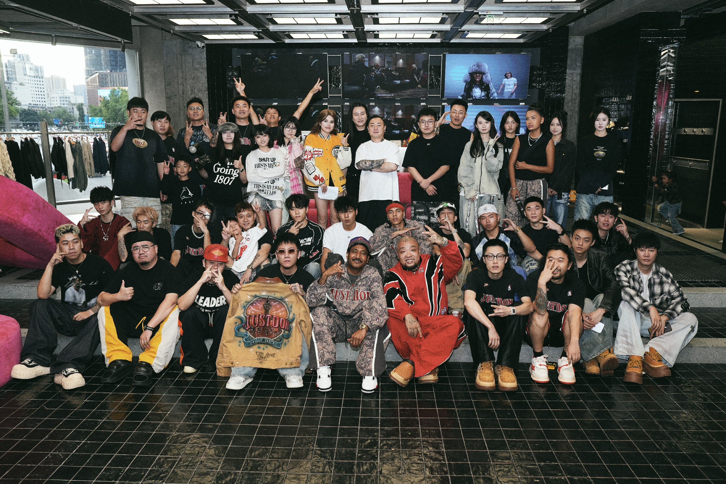 group-0-start-show-img-3